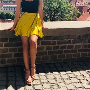 Gorgeous urban outfitters skirt. Unfortunately it doesn’t fit anymore.